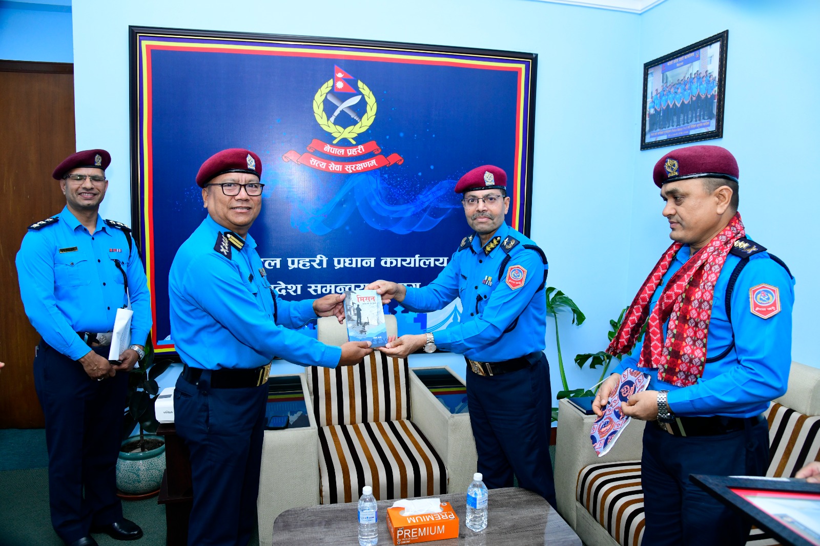नेपाल प्रहरी प्रदेश कार्यालय वीरगंज सरुवा हुनु भएका प्र.व.उ. कृष्ण बहादुर पल्लीमगरलाई फेरी भेटौला कार्यक्रमद्वारा बिदाई गर्नुहुँदै विभाग प्रमुख प्र.अ.म.नि. डम्बर बहादुर बि.क. ज्यू
